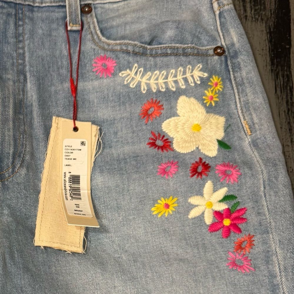 Alice + Olivia "Beautiful" High-Rise Bell Bottom Jeans - Floral Embroidered NWT - Picture 12 of 16